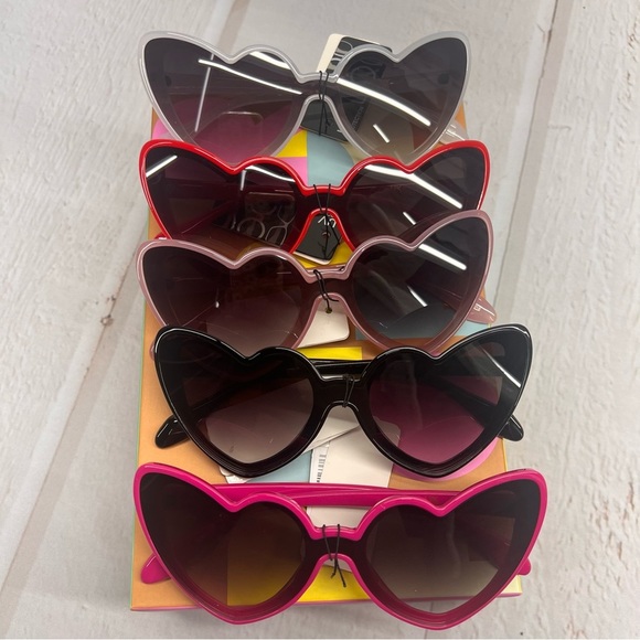 Trendy Heart Shaped Sunglasses – Multiple Colors Available ❤️ - Picture 3 of 9